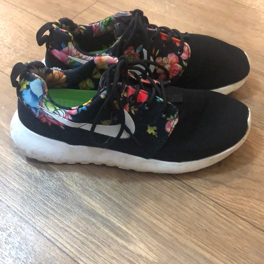 Floral Nike roshe